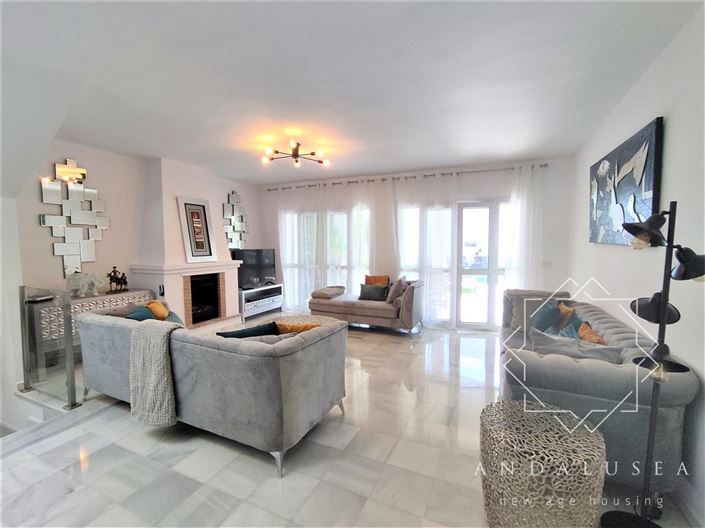 Image No.10-4 Bed Property for sale