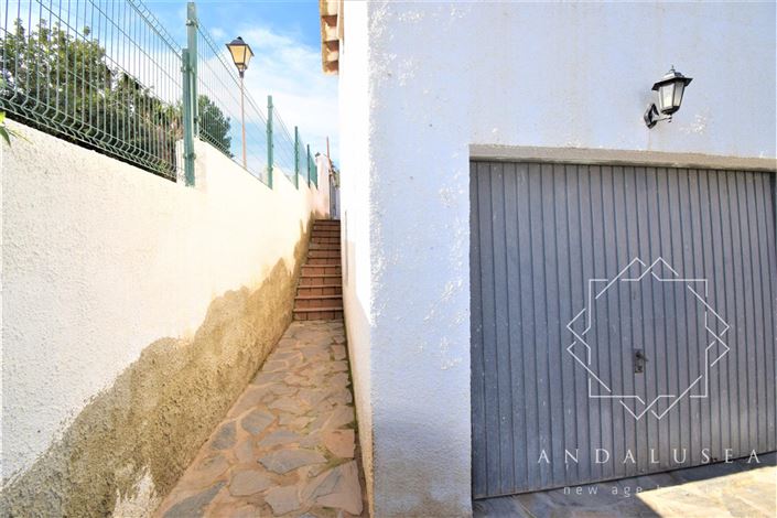 Image No.46-4 Bed Property for sale