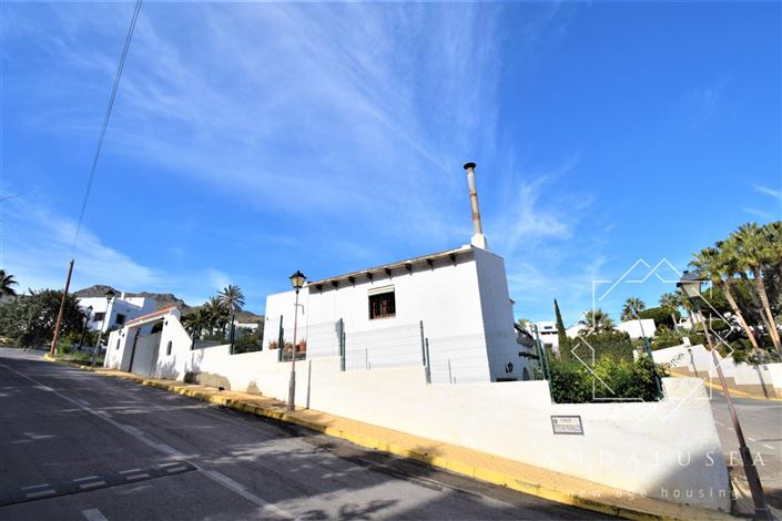 Image No.50-4 Bed Property for sale