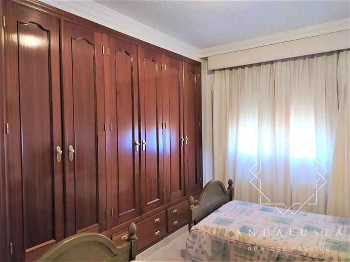 Image No.16-5 Bed Property for sale