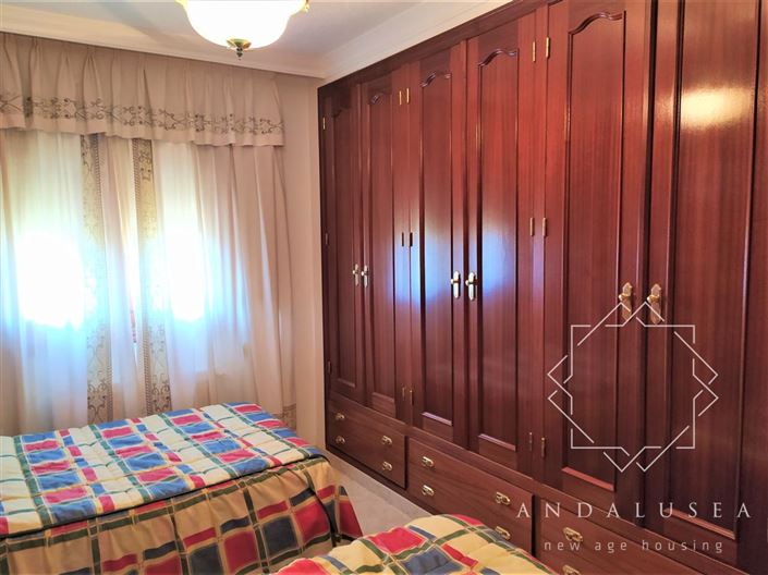 Image No.18-5 Bed Property for sale