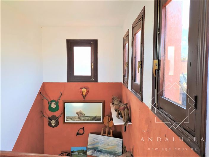 Image No.21-5 Bed Property for sale