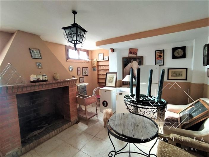 Image No.24-5 Bed Property for sale