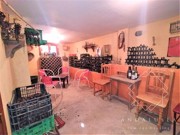 Image No.25-5 Bed Property for sale