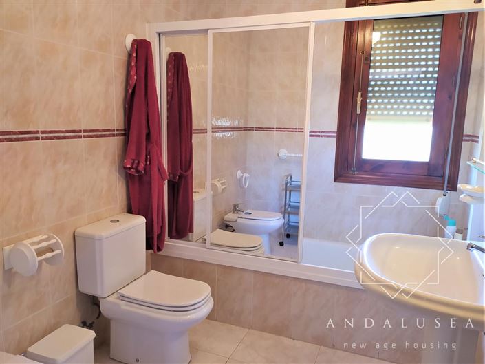 Image No.28-5 Bed Property for sale