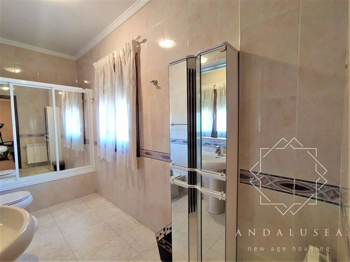 Image No.29-5 Bed Property for sale