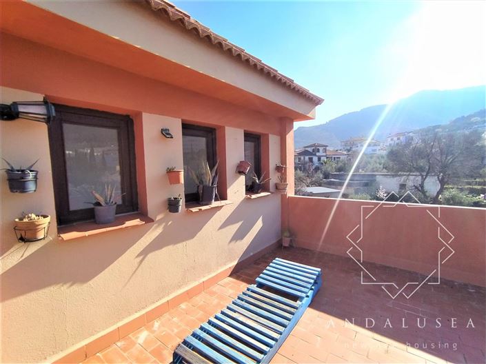 Image No.32-5 Bed Property for sale