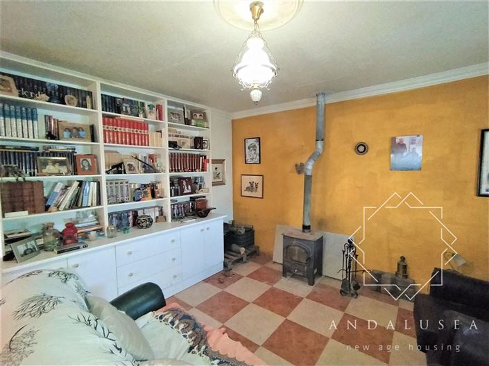 Image No.9-5 Bed Property for sale