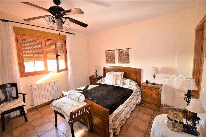 Image No.18-3 Bed Property for sale