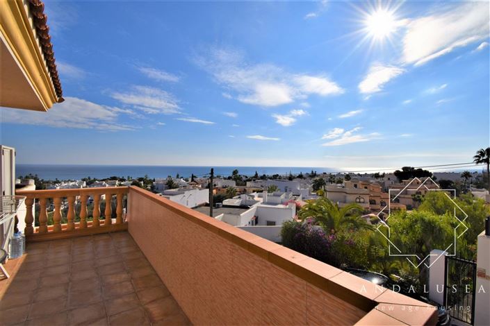 Image No.3-3 Bed Property for sale