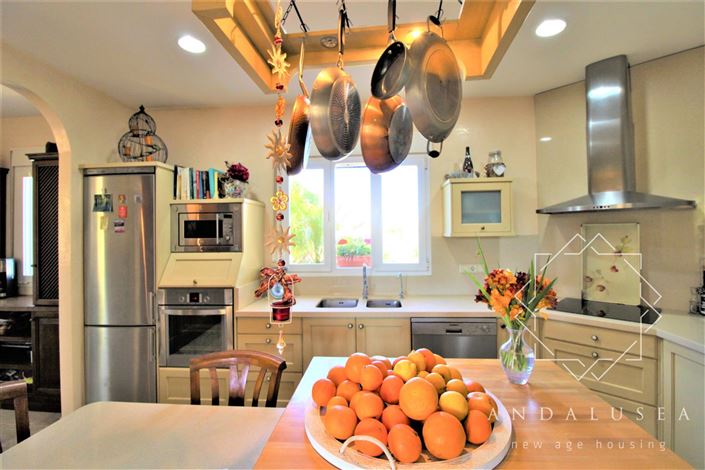 Image No.15-4 Bed Property for sale