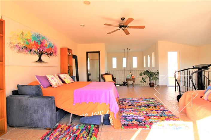 Image No.29-4 Bed Property for sale