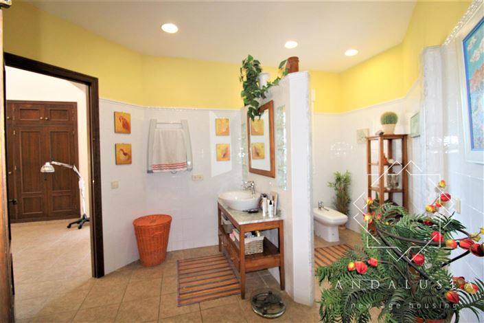 Image No.35-4 Bed Property for sale