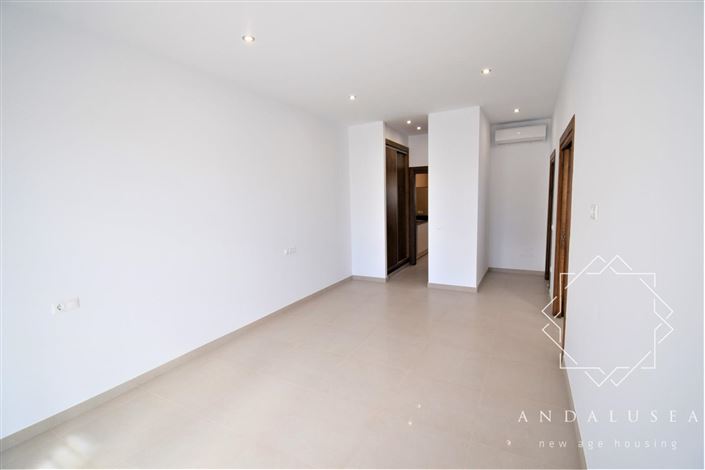 Image No.15-4 Bed Property for sale