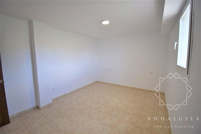 Image No.25-4 Bed Property for sale