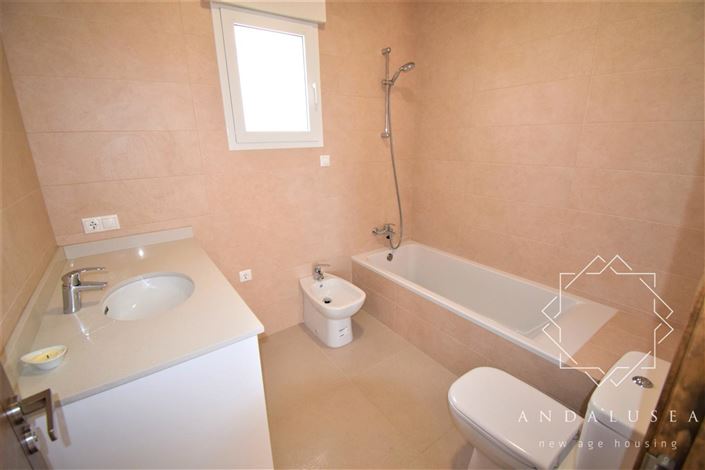 Image No.27-4 Bed Property for sale