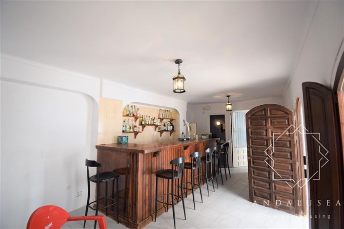 Image No.12-13 Bed Property for sale