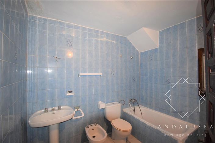 Image No.18-13 Bed Property for sale