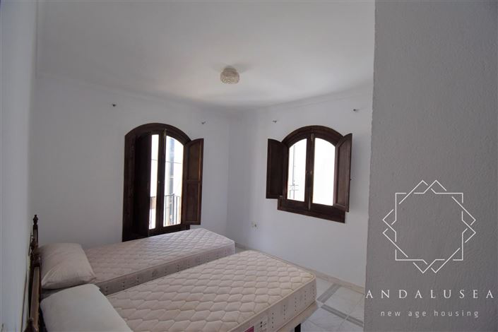 Image No.19-13 Bed Property for sale