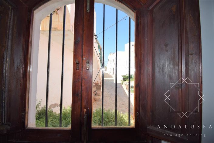 Image No.27-13 Bed Property for sale