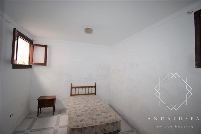 Image No.29-13 Bed Property for sale