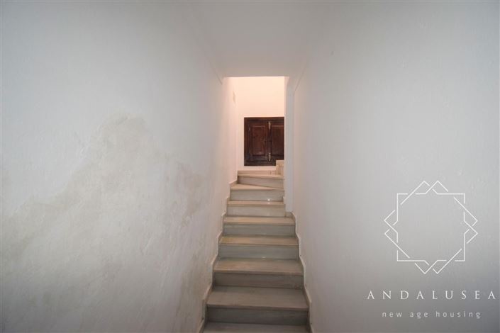 Image No.31-13 Bed Property for sale