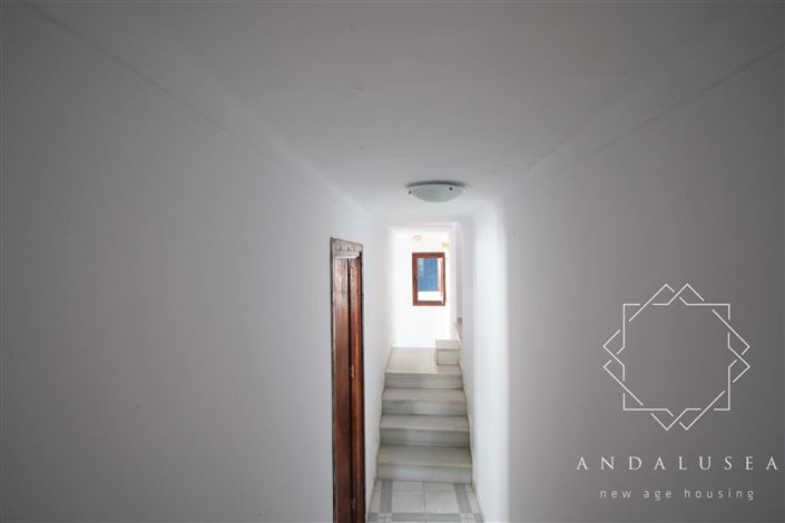 Image No.33-13 Bed Property for sale