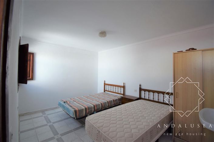 Image No.36-13 Bed Property for sale