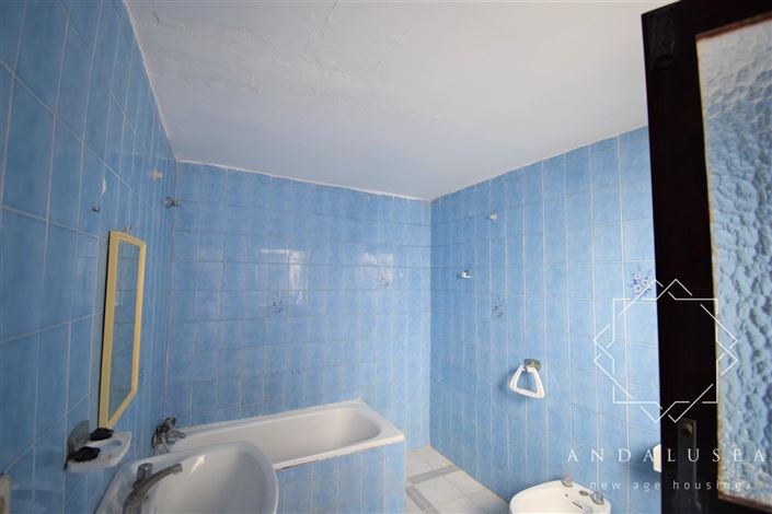 Image No.37-13 Bed Property for sale