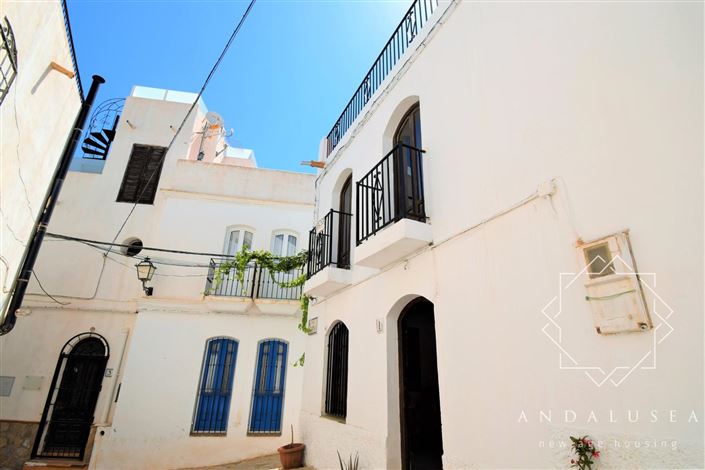 Image No.48-13 Bed Property for sale