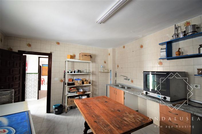 Image No.6-13 Bed Property for sale