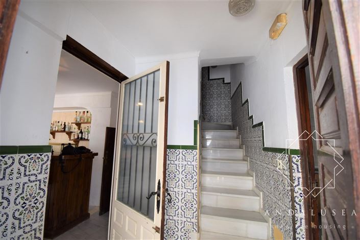 Image No.9-13 Bed Property for sale