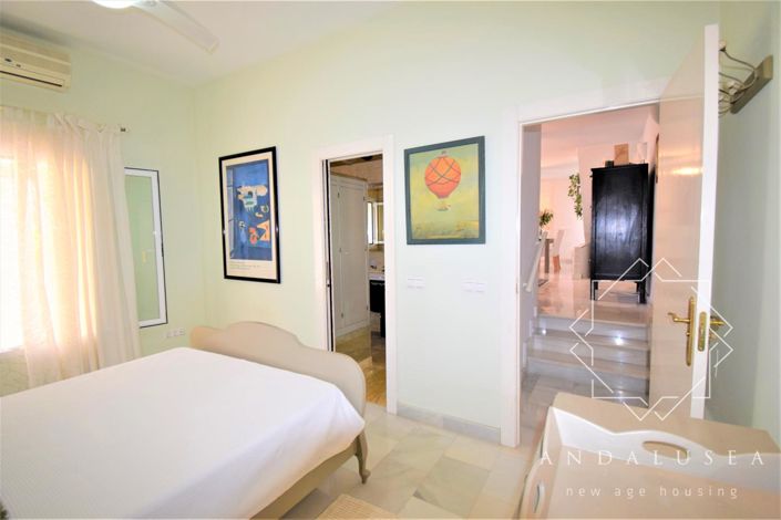 Image No.21-3 Bed Property for sale