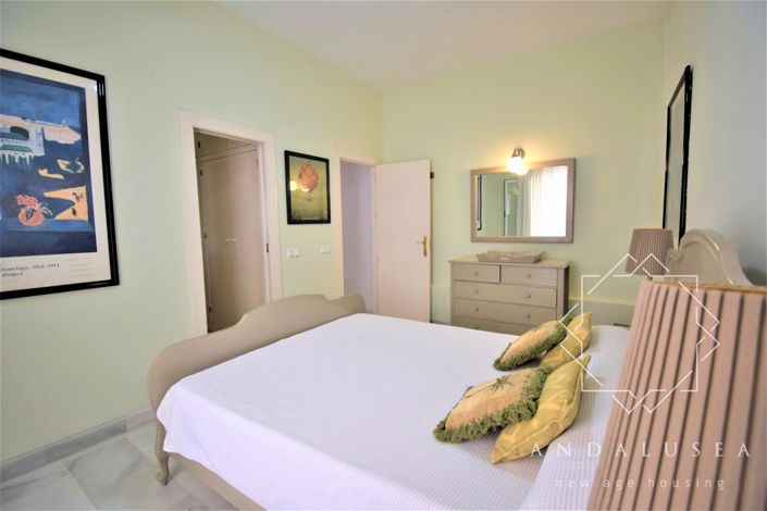 Image No.22-3 Bed Property for sale