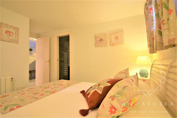 Image No.27-3 Bed Property for sale