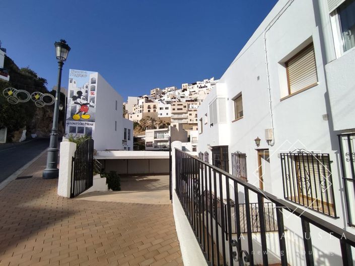 Image No.42-4 Bed Property for sale