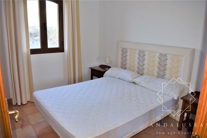 Image No.10-2 Bed Property for sale