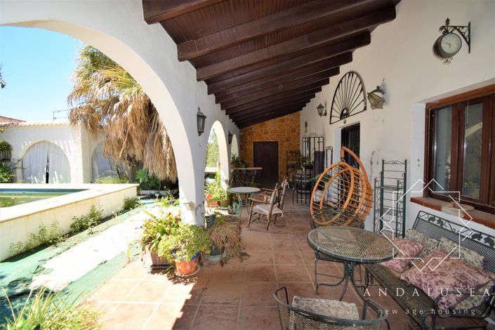 Image No.13-6 Bed Property for sale