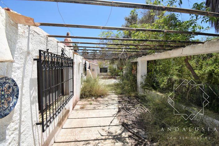 Image No.16-6 Bed Property for sale