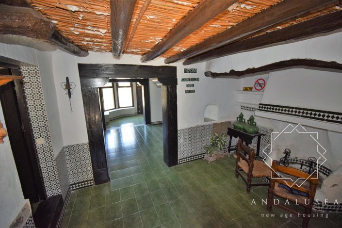 Image No.19-6 Bed Property for sale