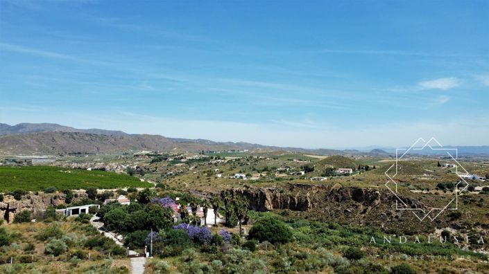 Image No.2-6 Bed Property for sale