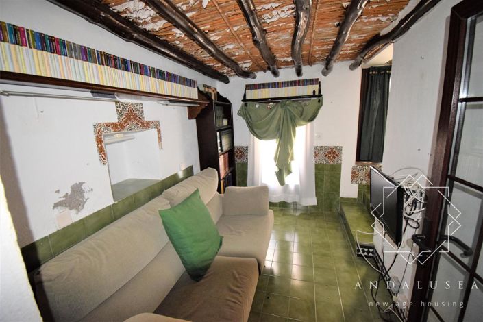 Image No.25-6 Bed Property for sale