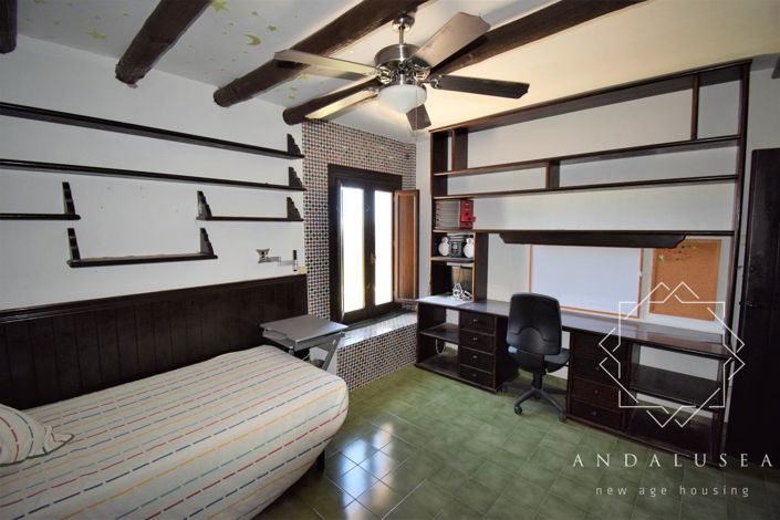 Image No.28-6 Bed Property for sale