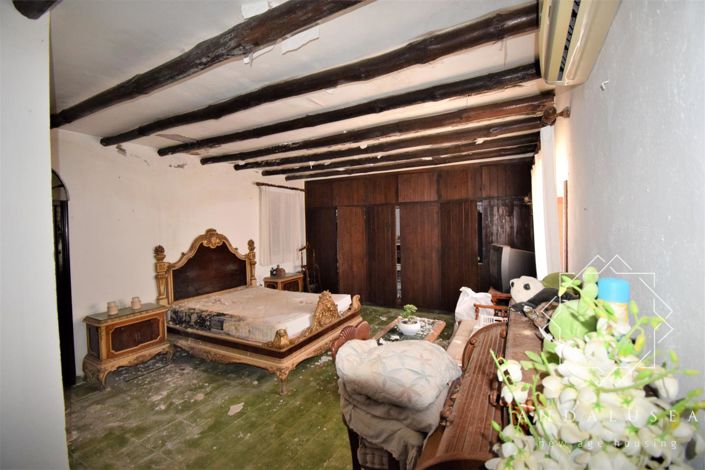 Image No.31-6 Bed Property for sale