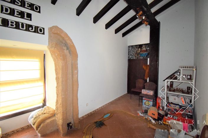 Image No.33-6 Bed Property for sale