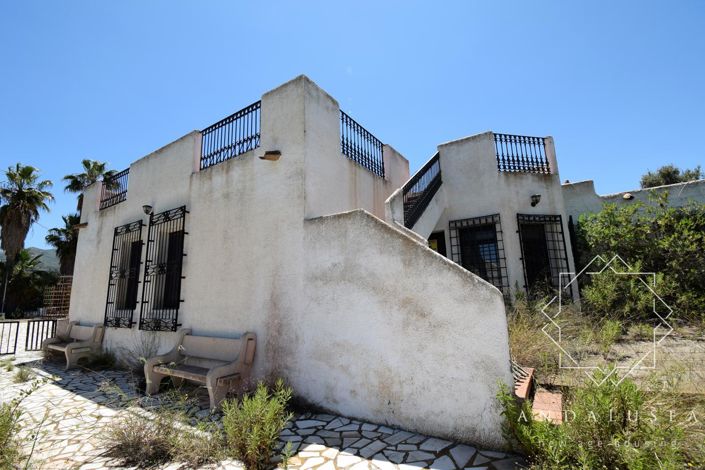 Image No.40-6 Bed Property for sale