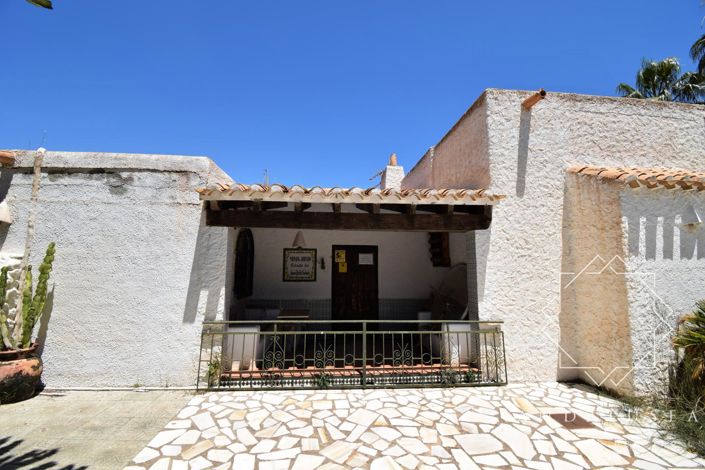 Image No.44-6 Bed Property for sale