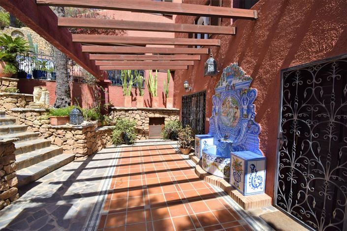 Image No.11-4 Bed Property for sale