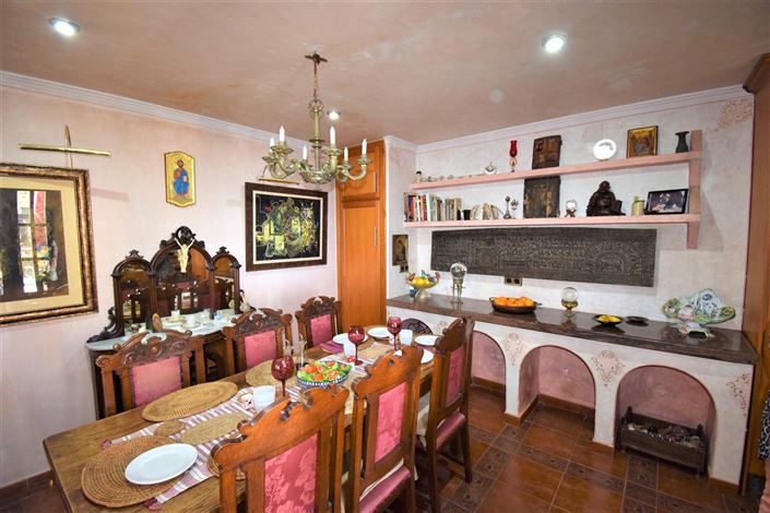 Image No.17-4 Bed Property for sale