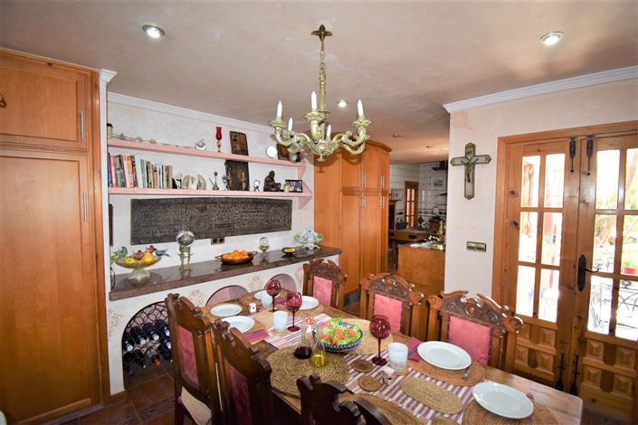 Image No.18-4 Bed Property for sale